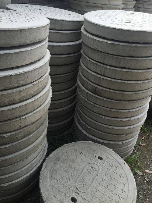 水泥圓形井蓋圖片，混凝土水泥井蓋圖片