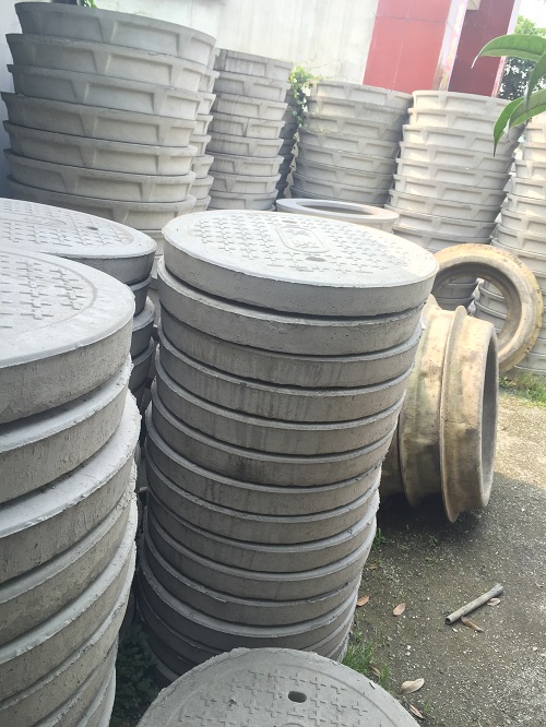 水泥圓形井蓋圖片，混凝土水泥井蓋圖片