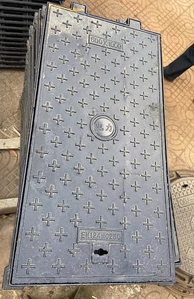 球墨鑄鐵方形井蓋，方形鑄鐵井蓋生產(chǎn)廠家