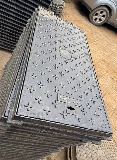 球墨鑄鐵方形井蓋，方形鑄鐵井蓋生產(chǎn)廠家