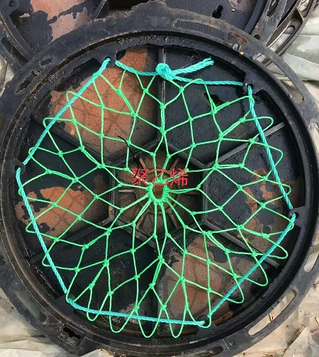 井蓋安全網(wǎng)，井蓋脫落，井蓋防盜，井蓋安全，城市基礎(chǔ)設(shè)施，井蓋保護(hù)，井蓋安全防護(hù)