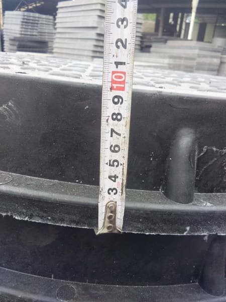 復(fù)合井蓋是什么材質(zhì)，復(fù)合井蓋是什么材料材質(zhì)生產(chǎn)的，復(fù)合井蓋