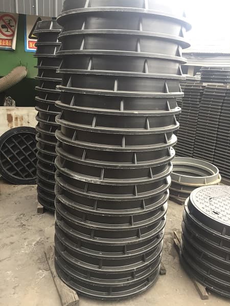 玻璃鋼井蓋模具是用于制造玻璃鋼井蓋的工具，玻璃鋼井蓋模具，玻璃鋼井蓋